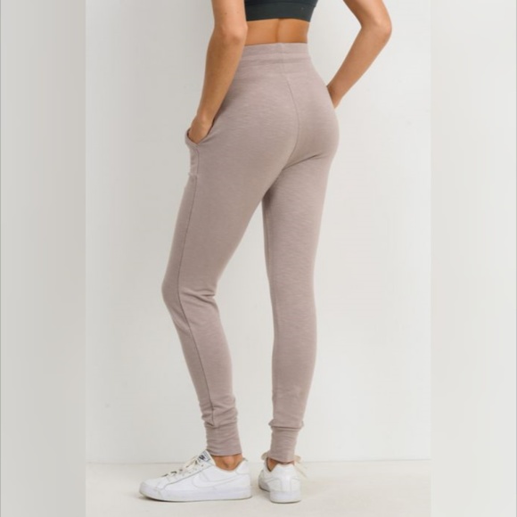 Highwaist Slim-Fit Cuffed Joggers-Almond - Picture 4 of 7